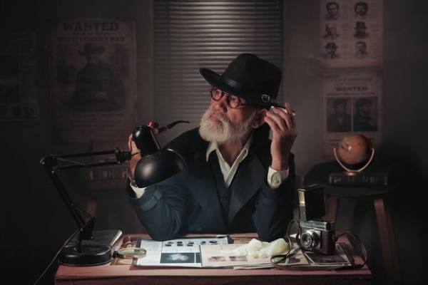 Salaisen agentin vakoilutarvikkeita